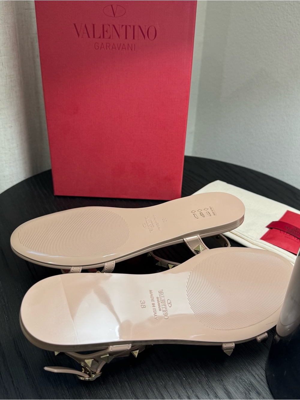 Valentino Garavani Rockstud Flat Rubber Jelly Sandals Nude 38 - Picture 7 of 8